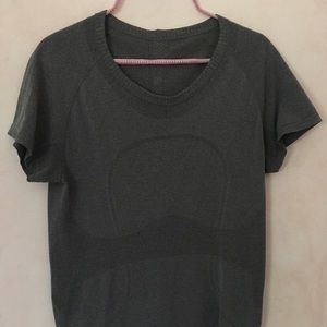 Lulu lemon short sleeve tee